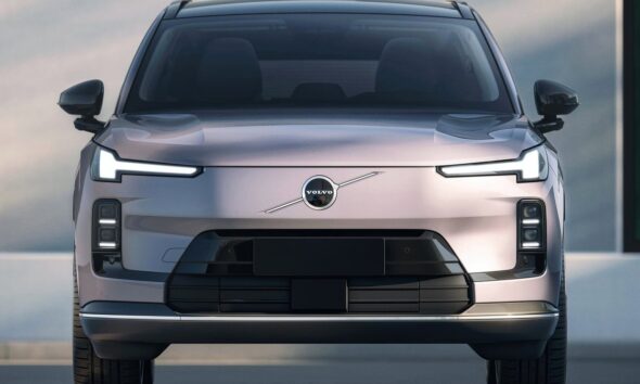 Кроссовер Volvo XC70 экстерьер вид третий