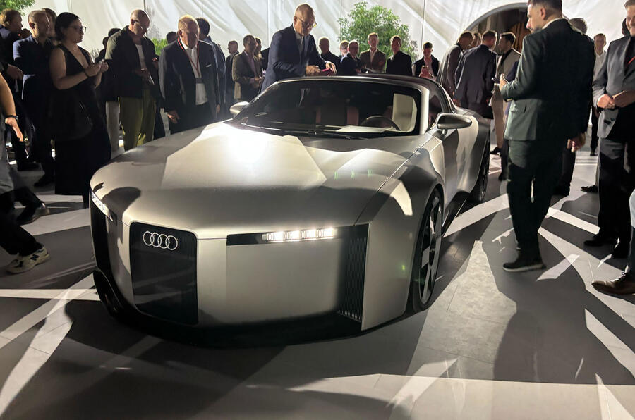 Audi представила радикальный электрический спорткар