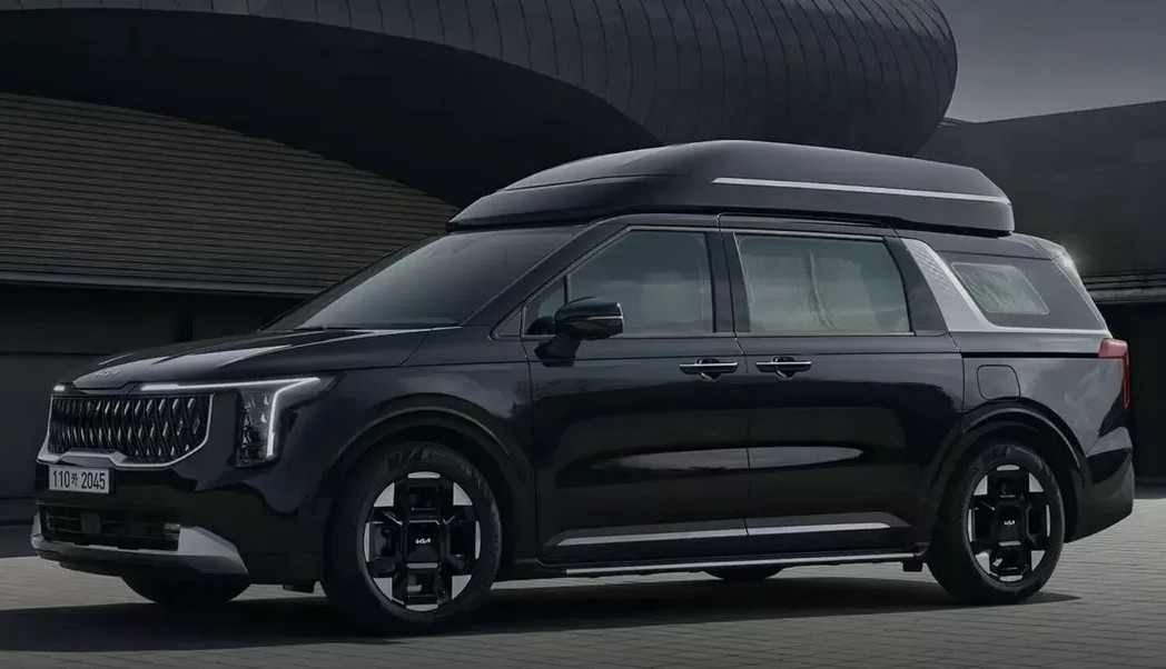 Минивэн Kia Carnival Hi Limousine экстерьер вид третий