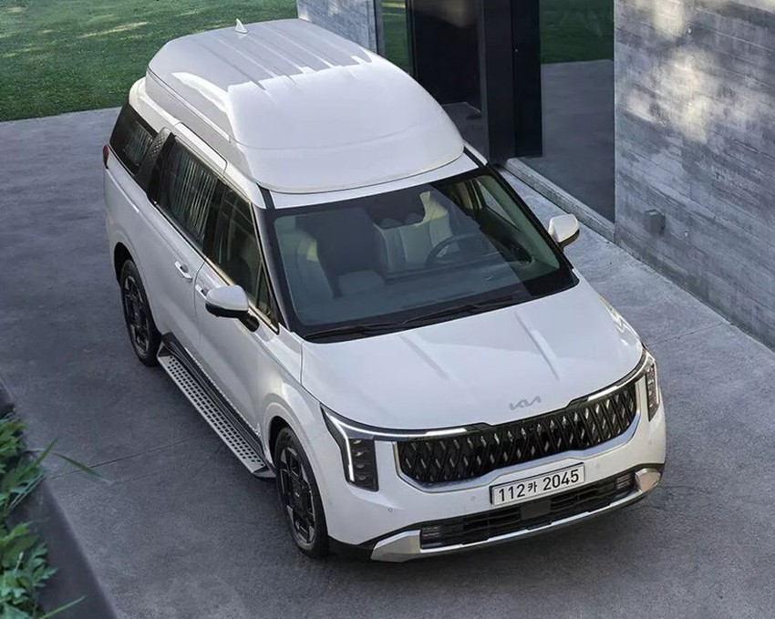 Минивэн Kia Carnival Hi Limousine экстерьер вид второй