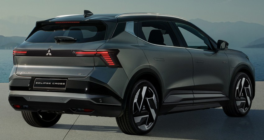 Кроссовер Mitsubishi Eclipse экстерьер вид второй