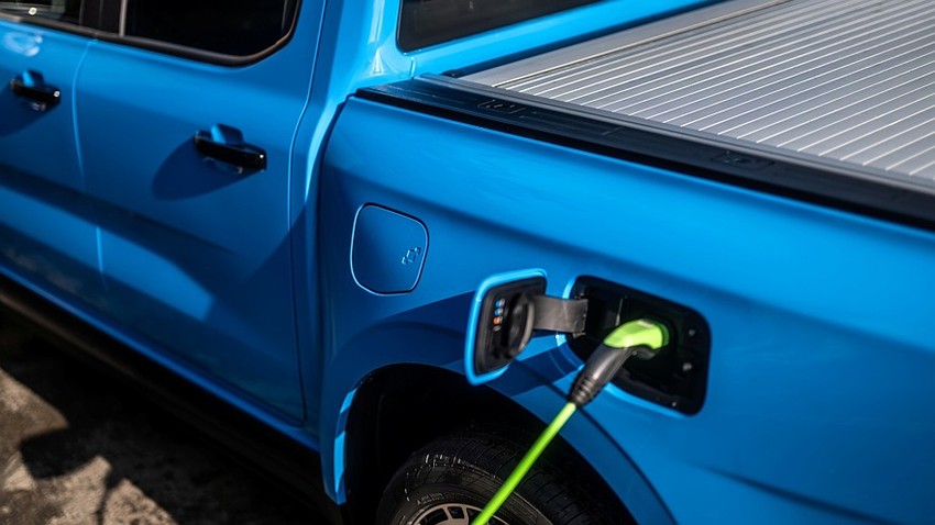 Пикап Ford Ranger MS-RT PHEV экстерьер вид второй