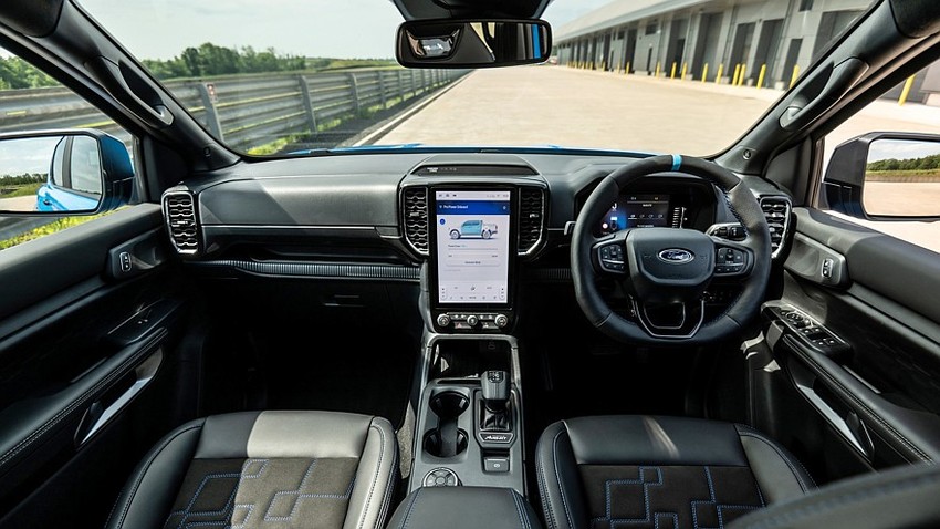 Пикап Ford Ranger MS-RT PHEV салон
