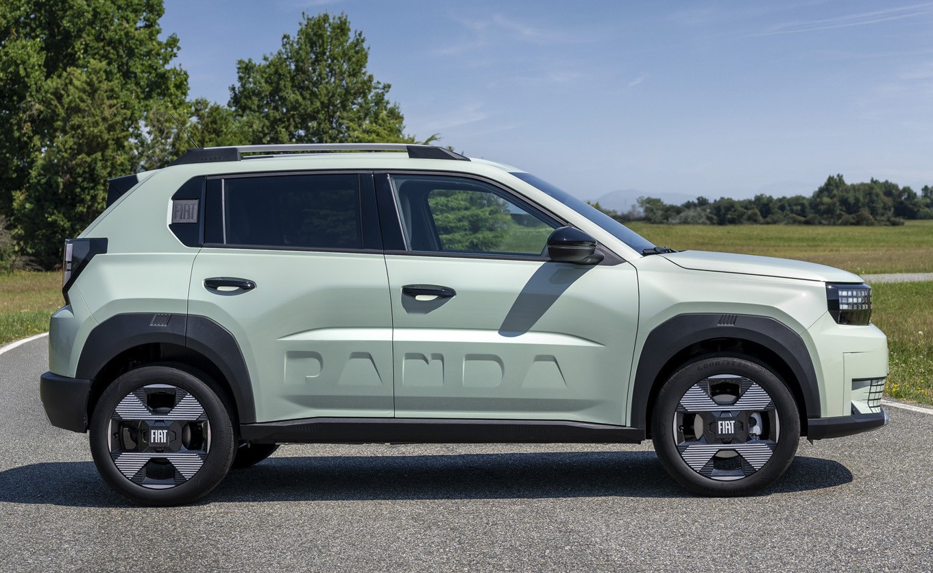 Хэтчбек Fiat Grande Panda экстерьер вид четвертый