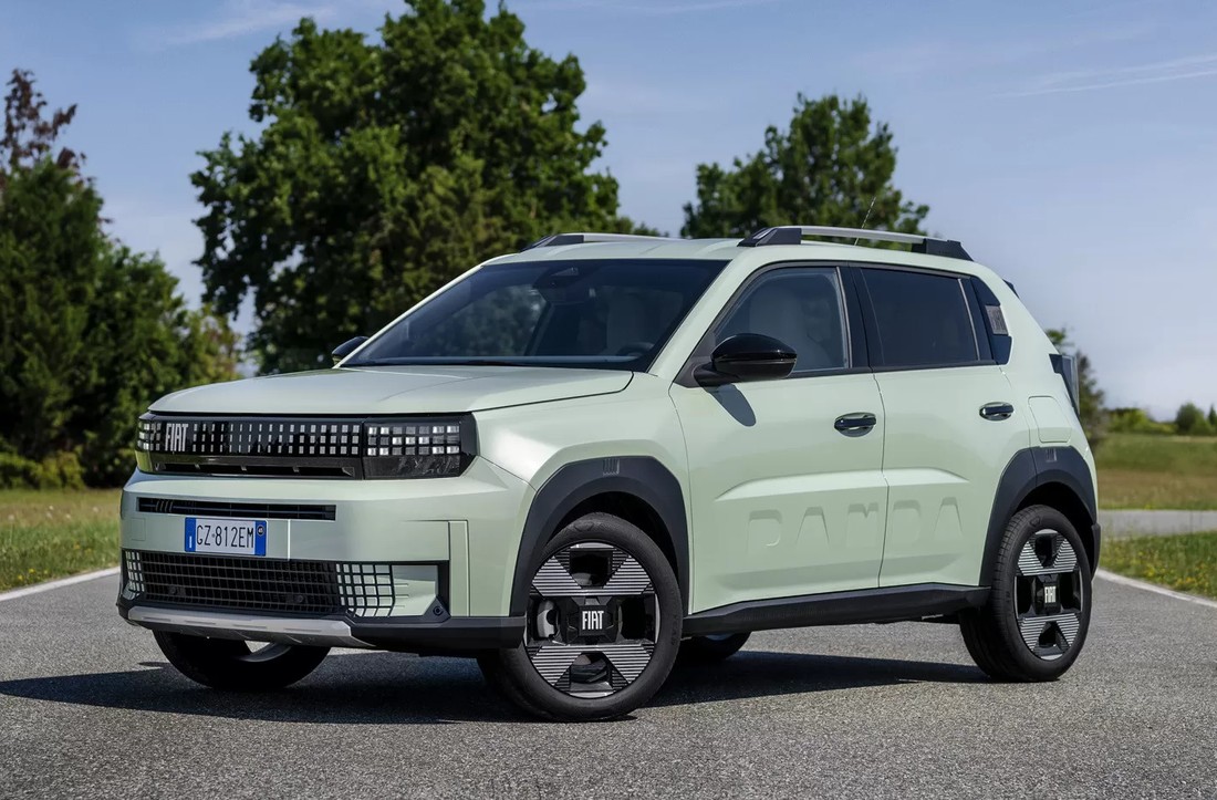 Хэтчбек Fiat Grande Panda экстерьер вид первый