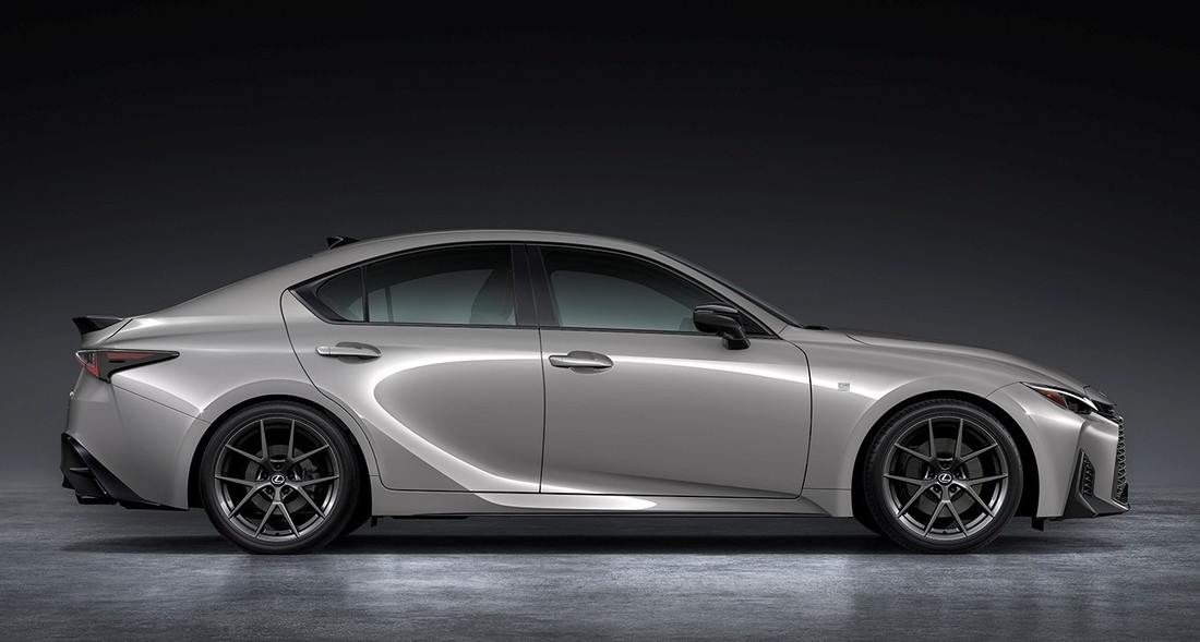 Седан Lexus IS экстерьер вид шестой