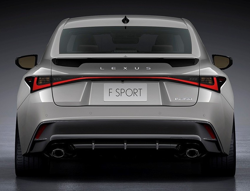 Седан Lexus IS экстерьер вид второй