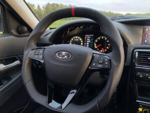 У Lada Vesta во время движения внезапно заблокировался руль
