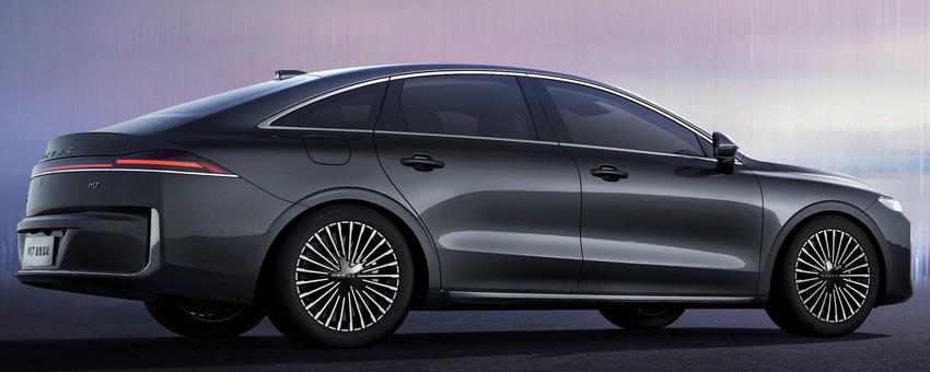 Седан Roewe M7 экстерьер вид второй