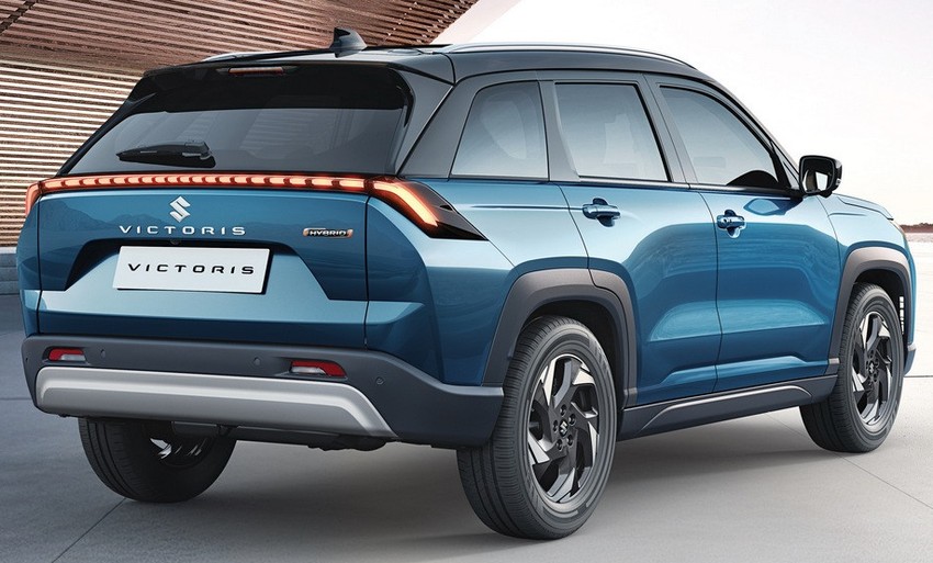 Кроссовер Suzuki Victoris экстерьер вид второй