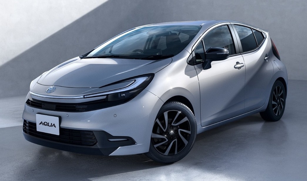 Хэтчбек Toyota Aqua экстерьер вид второй