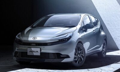 Хэтчбек Toyota Aqua экстерьер вид третий