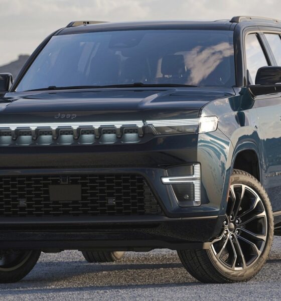Внедорожник Jeep Grand Wagoneer экстерьер вид второй