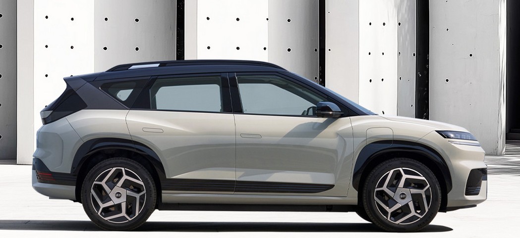 Кроссовер Hyundai EO экстерьер вид третий
