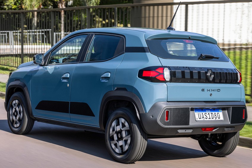 Хэтчбек Renault Kwid E-Tech экстерьер вид второй