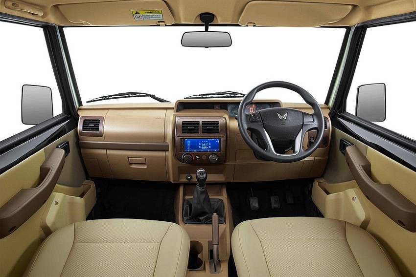 Внедорожник Mahindra Bolero салон вид первый
