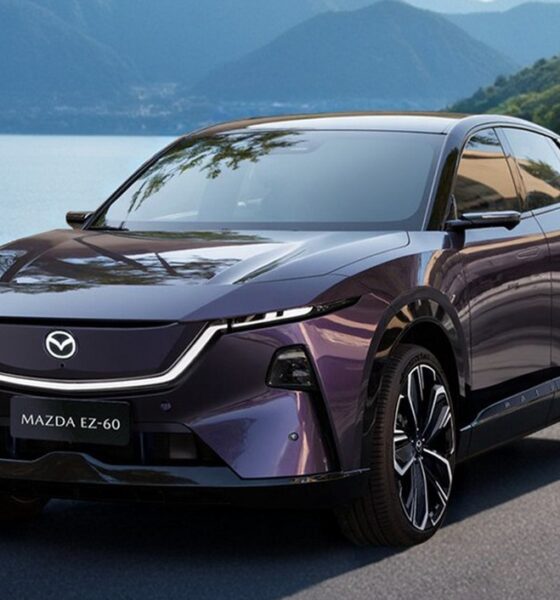 Кроссовер Mazda EZ-60 экстерьер вид третий