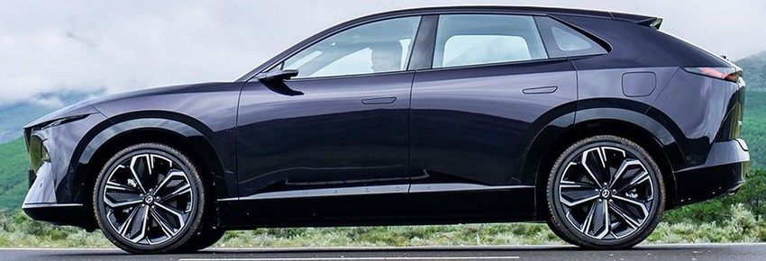Кроссовер Mazda EZ-60 экстерьер вид первый