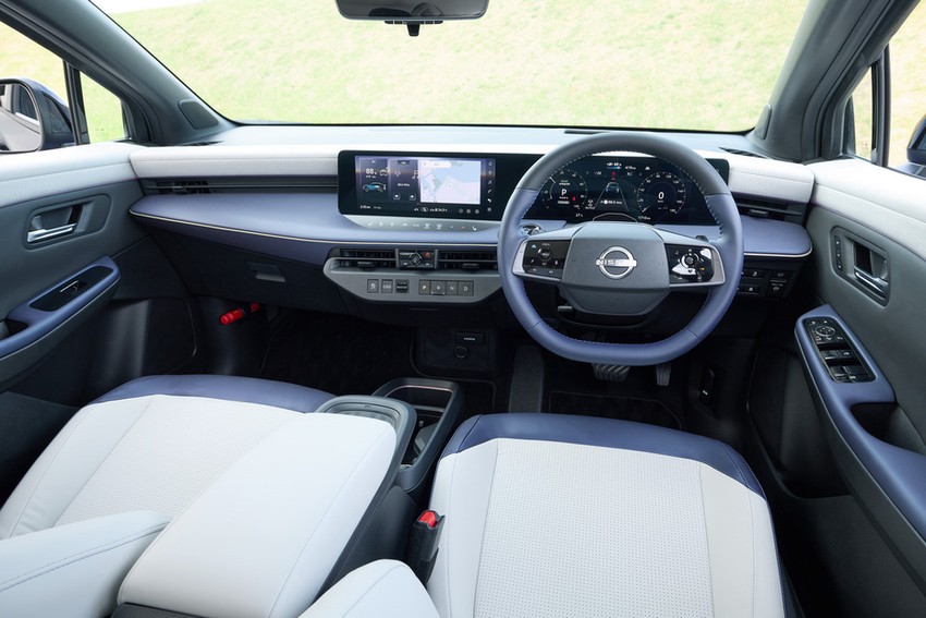 Кроссовер Nissan Leaf салон