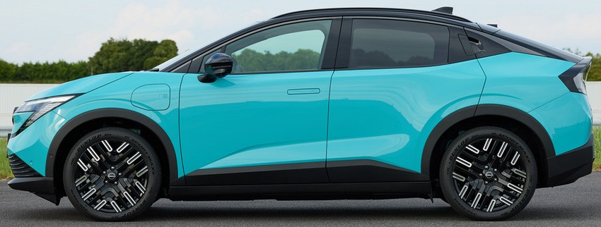 Кроссовер Nissan Leaf экстерьер вид первый