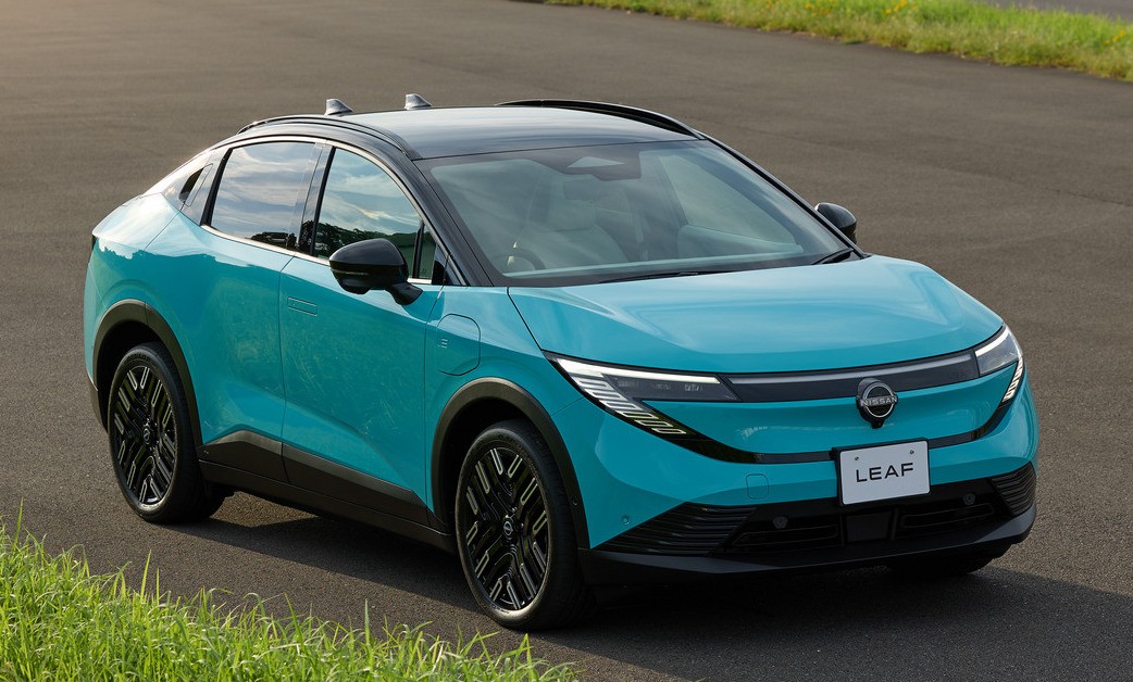 Кроссовер Nissan Leaf экстерьер вид третий