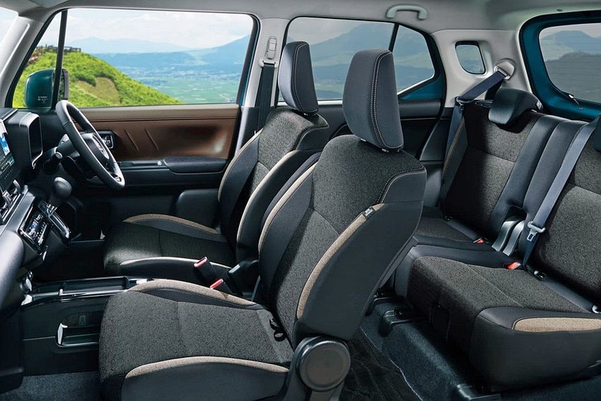 Кроссовер Suzuki Xbee салон