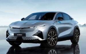 Трехмоторный кроссовер премиального бренда получил ценник