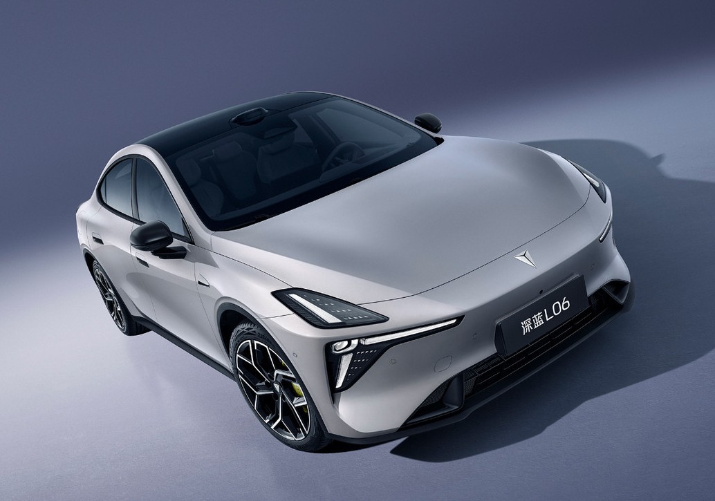 Проекционный экран, автопарковщик и две батареи на выбор