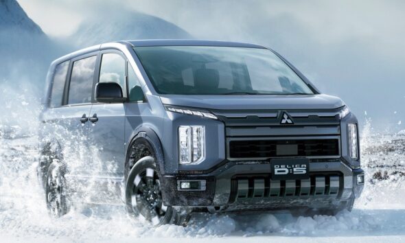 Минивэн Mitsubishi Delica D:5 экстерьер вид третий
