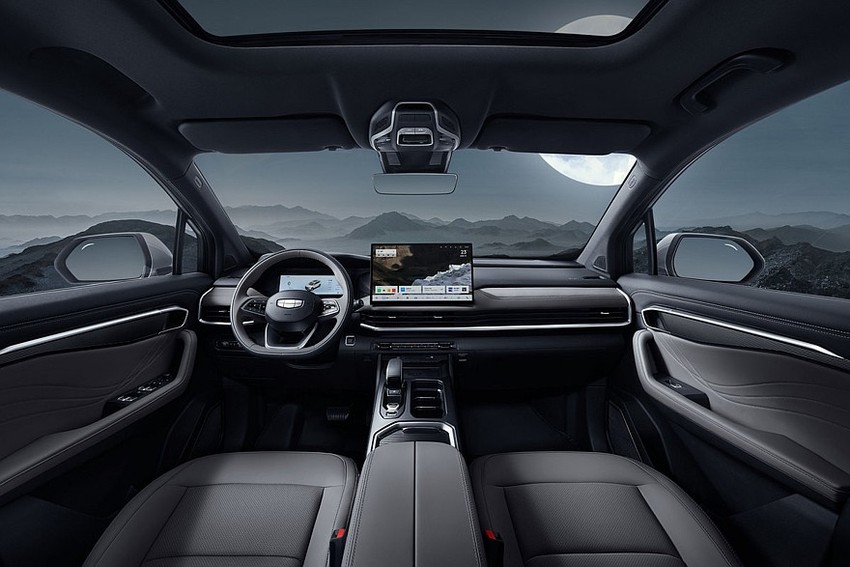 Кроссовер Geely Haoyue L салон 