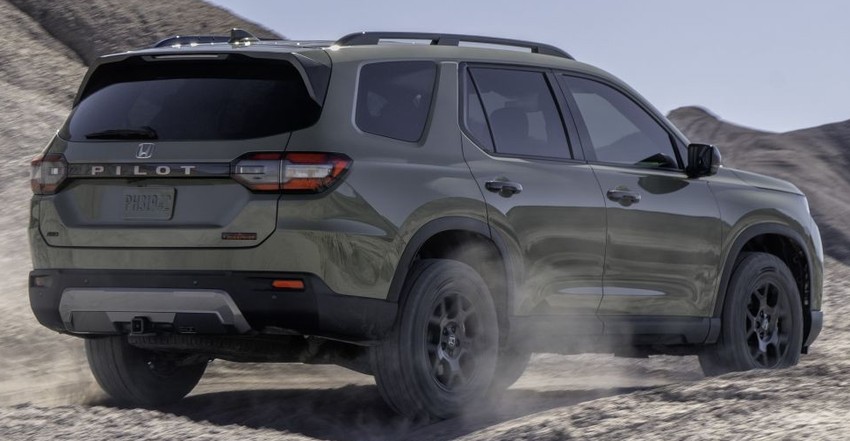 Кроссовер Honda Pilot экстерьер вид первый