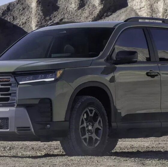 Кроссовер Honda Pilot экстерьер вид второй