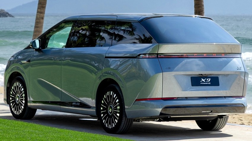 Минивэн Xpeng X9 EREV экстерьер вид второй