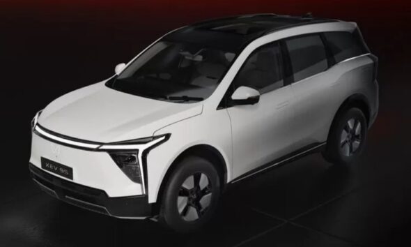 Kроссовер Mahindra XEV 9S экстерьер вид третий