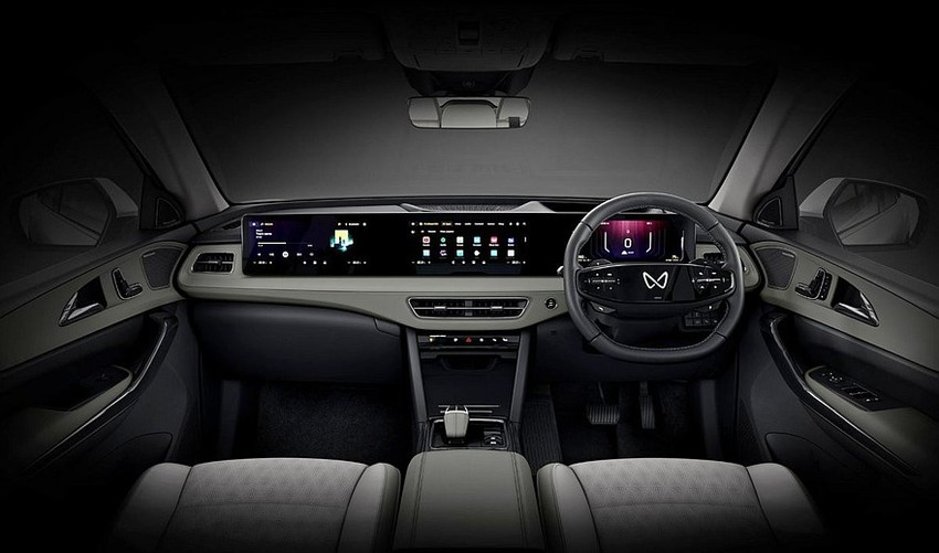 Kроссовер Mahindra XEV 9S салон вид первый