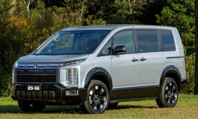 Минивэн Mitsubishi Delica D:5 экстерьер вид третий
