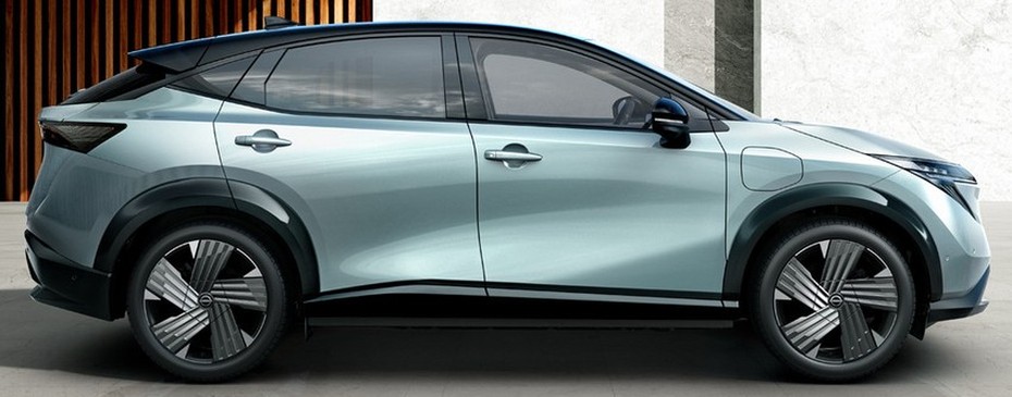 Кроссовер Nissan Ariya экстерьер вид второй