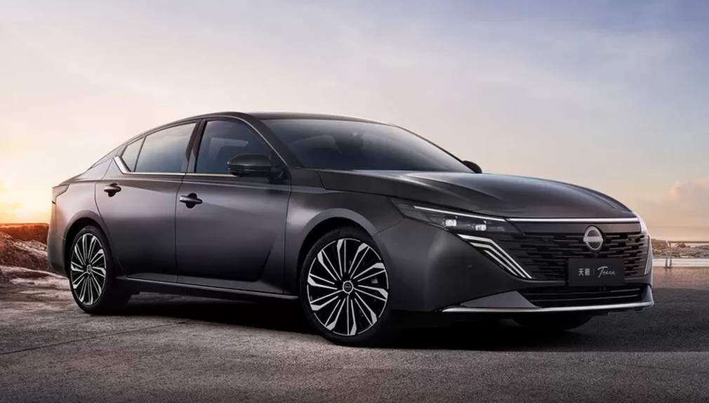 Седан Nissan Teana экстерьер вид третий