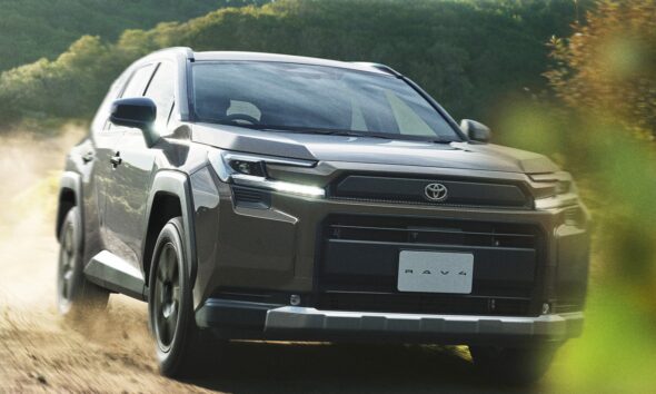 Кроссовер Toyota RAV4 экстерьер вид первый