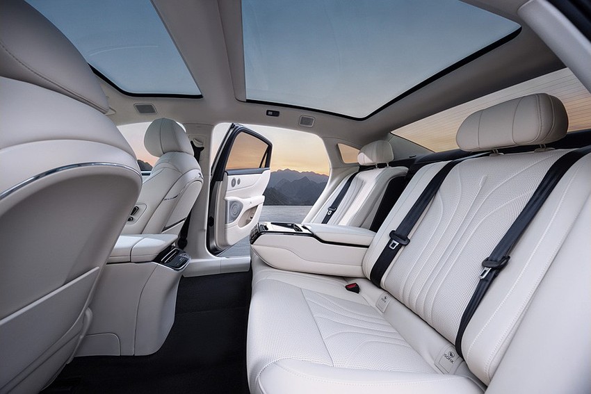 Седан Voyah Passion L салон вид второй