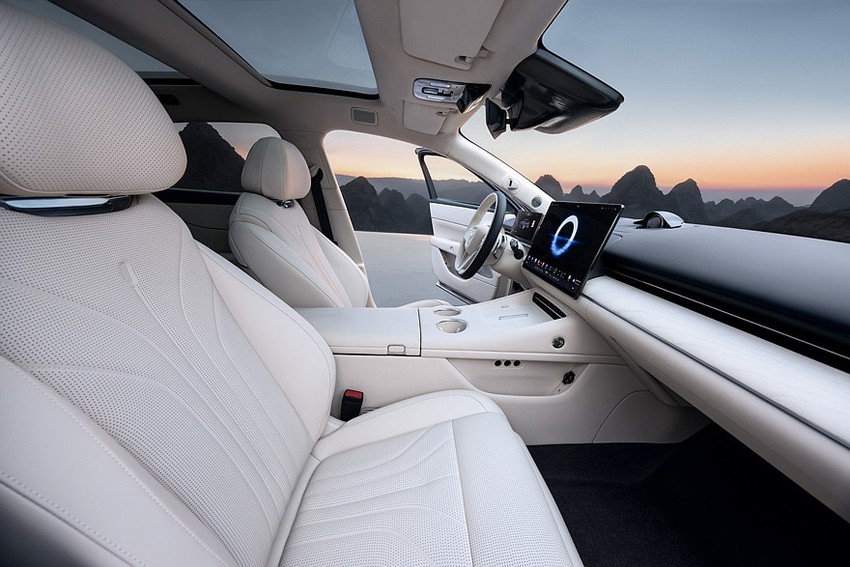 Седан Voyah Passion L салон вид первый