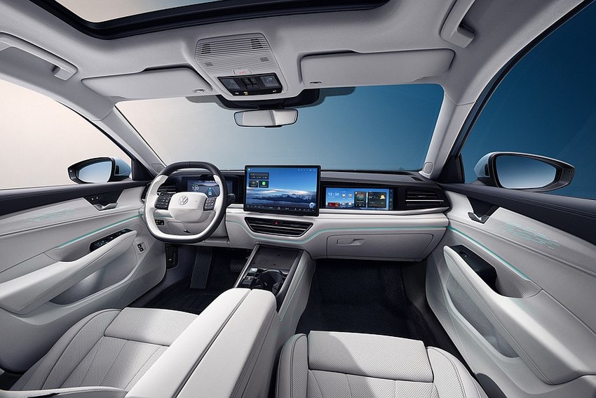 Седан Volkswagen Passat ePro салон вид первый