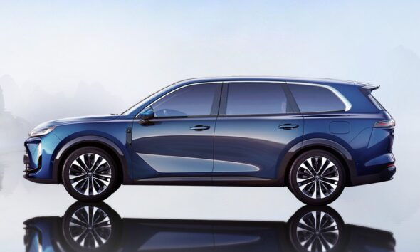 Кроссовер Baojun Huajing S вид второй