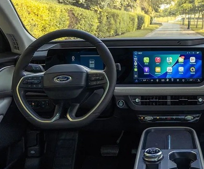 Cедан Ford Taurus салон вид первый