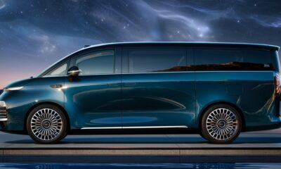 Минивэн Geely Galaxy V900 экстерьер вид третий