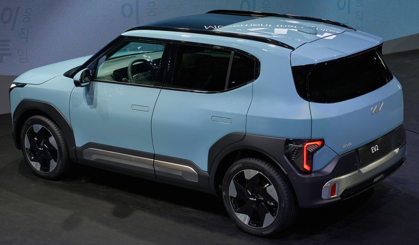 Кроссовер Kia EV2 экстерьер вид второй