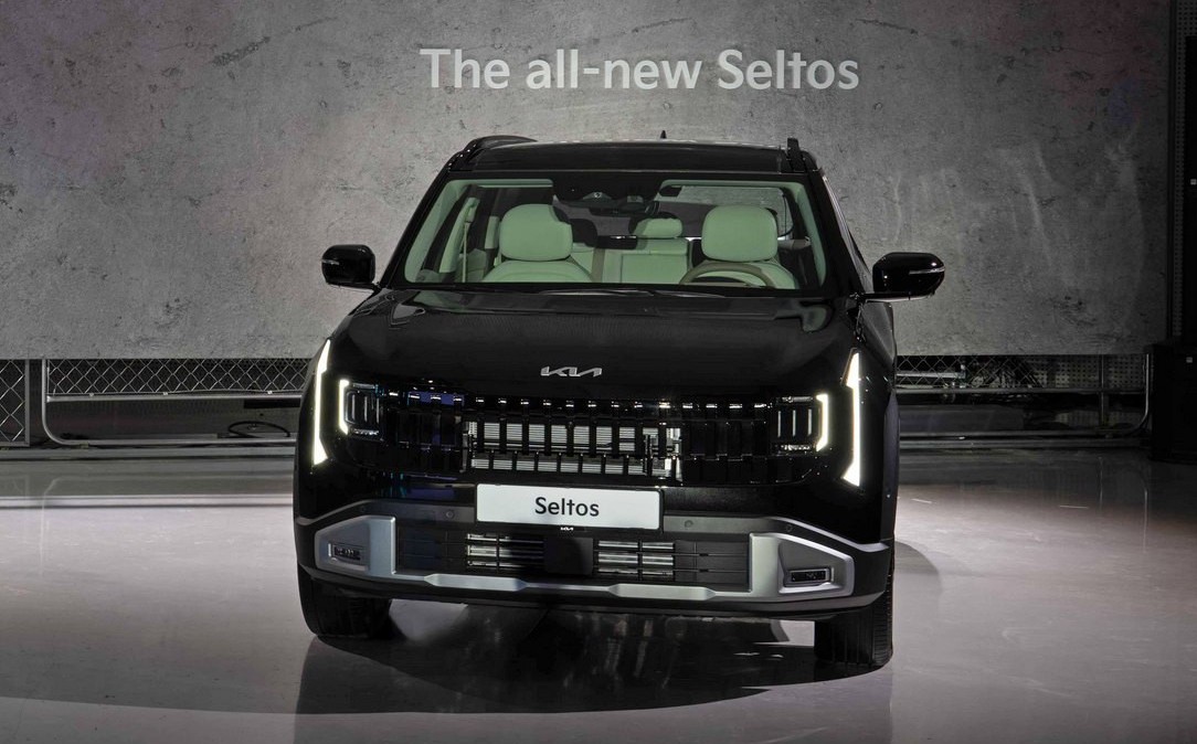 Кроссовер Kia Seltos экстерьер вид третий