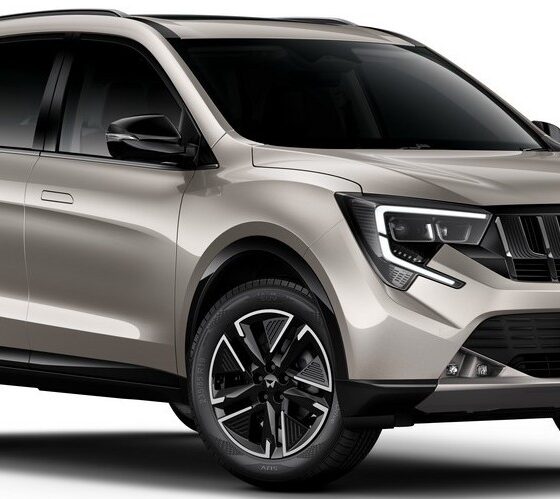 Кроссовер Mahindra XUV 7XO экстерьер вид первый