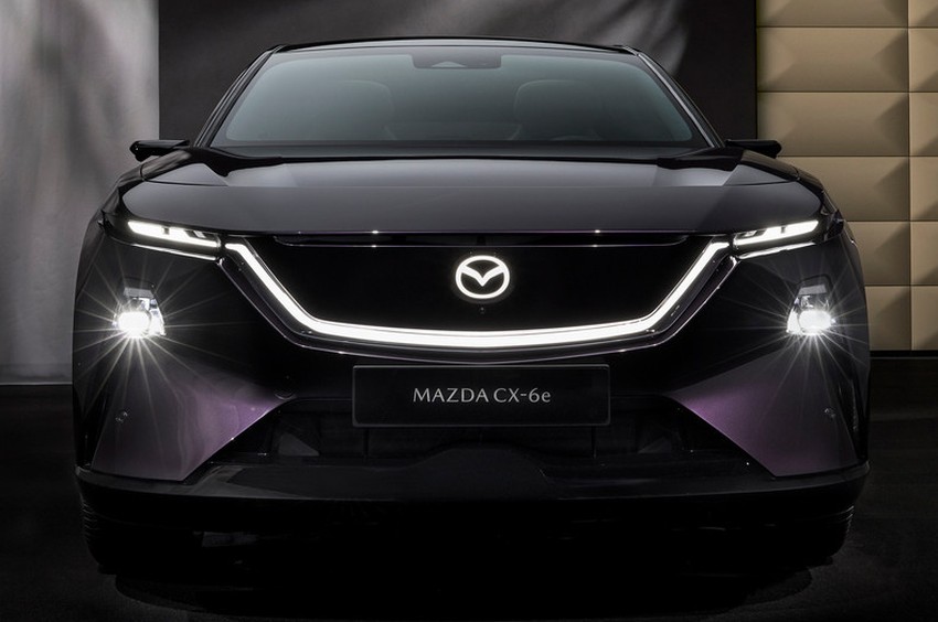 Кроссовер Mazda CX-6e экстерьер вид третий
