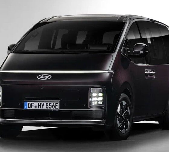 Mинивэн Hyundai Staria Electric экстерьер вид первый